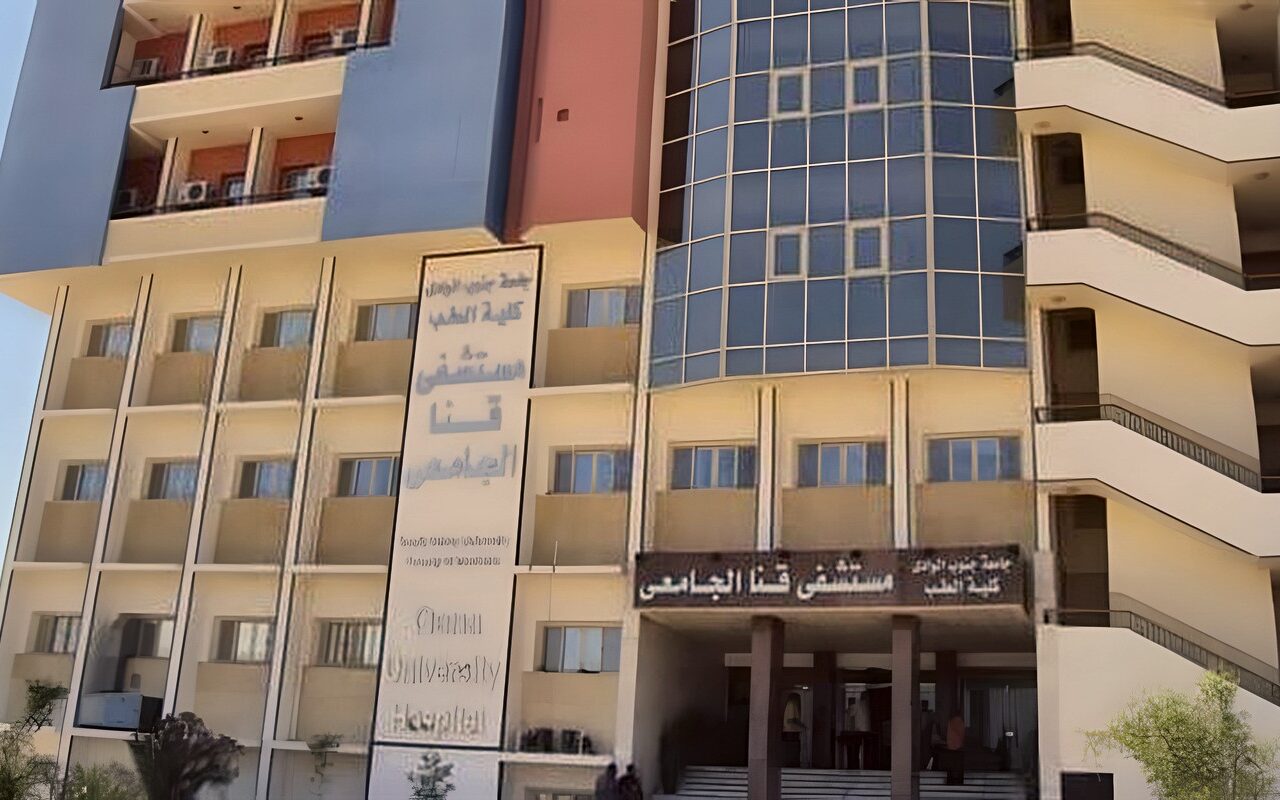 فريق طبي بقنا الجامعي ينجح في إنقاذ طفل مصاب بطلق ناري
