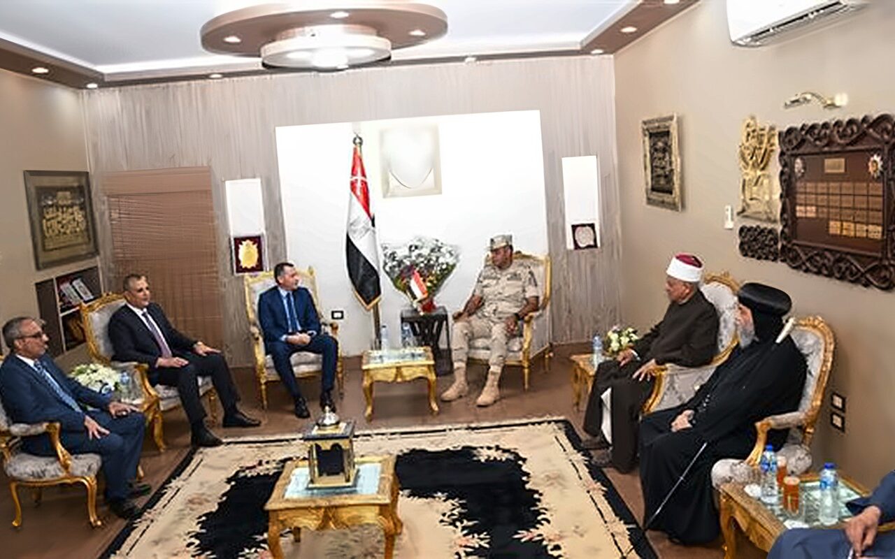 محافظ أسوان يهنئ القوات المسلحة بذكرى أكتوبر.. «روح النصر» تلهم مسيرة البناء