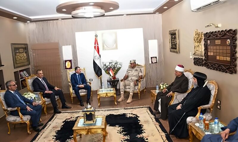 محافظ أسوان يهنئ القوات المسلحة بذكرى أكتوبر.. «روح النصر» تلهم مسيرة البناء
