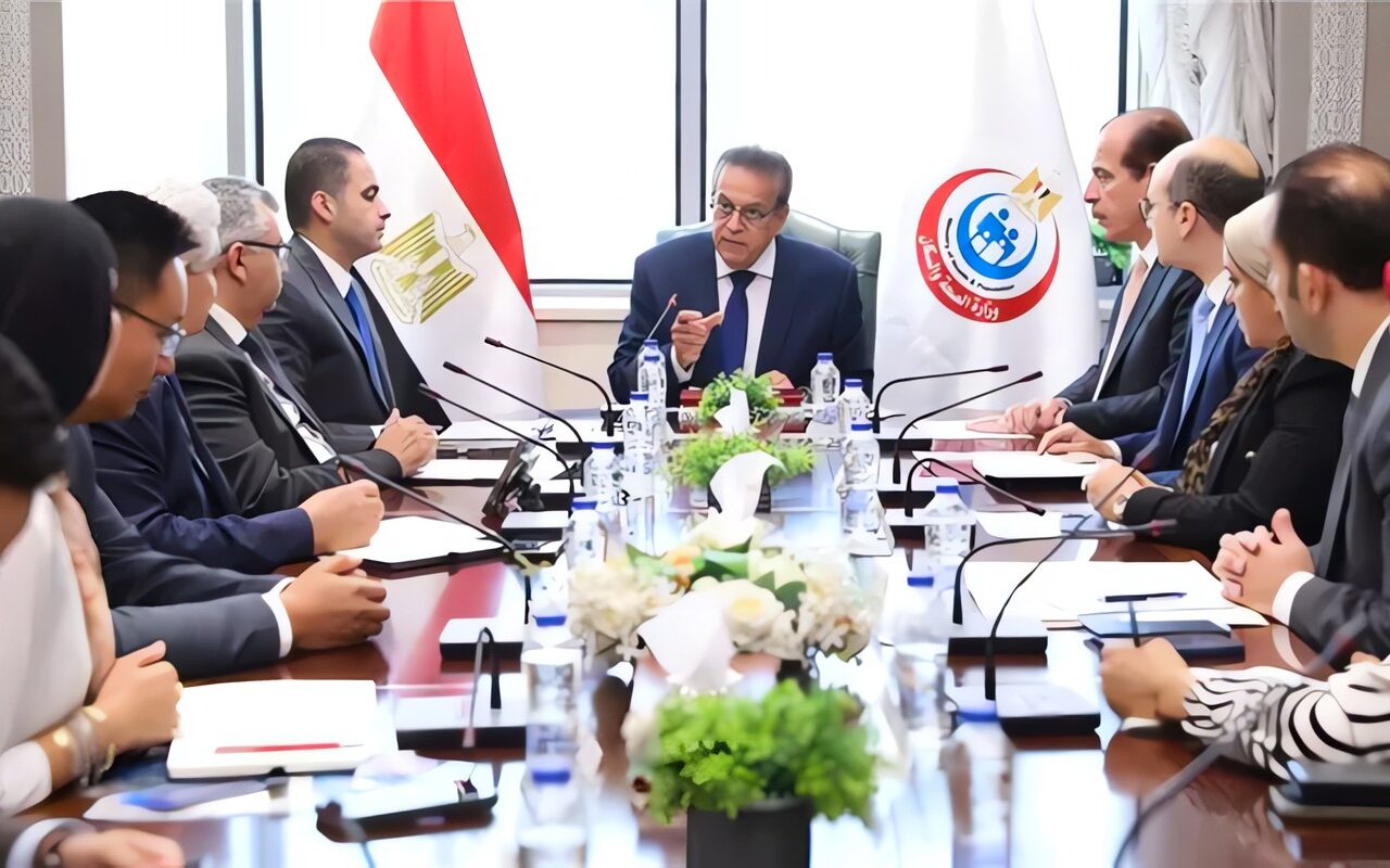 وزير الصحة يبحث تعزيز التحول الرقمي وتطبيق الذكاء الاصطناعي في تشخيص الأورام