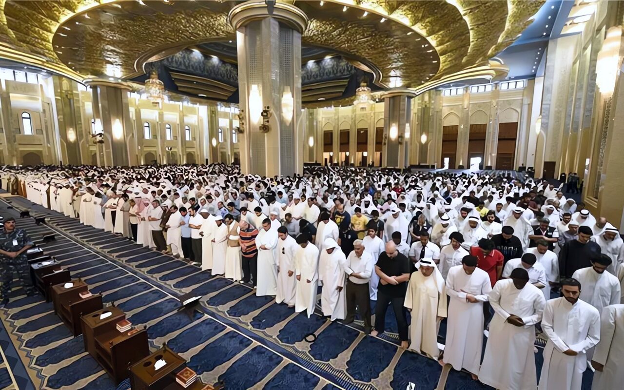 هل يجوز تكرار صلاة الجمعة في نفس المسجد؟ الإفتاء تكشف الشروط