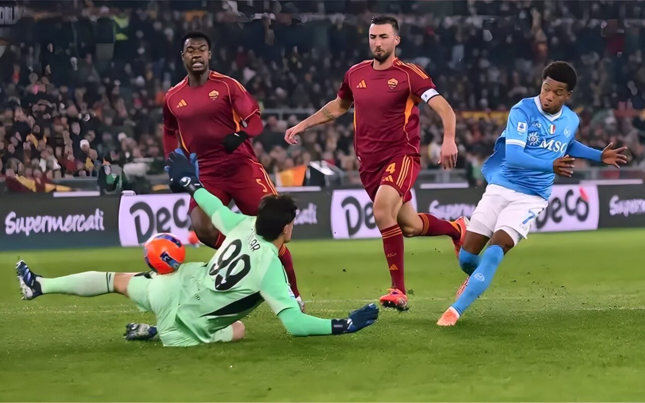 نابولي يخطف التعادل 3-3 أمام روما في مباراة مثيرة بالدوري الإيطالي