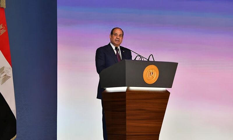 السيسي: طرحت على ممثلي تيارات دينية تساؤلات عن كيفية إدارة شؤون الدولة ومواجهة التحديات