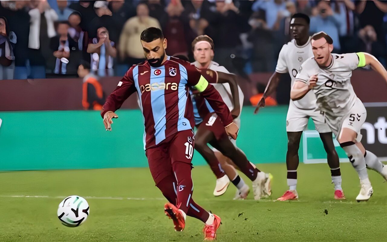محمد صلاح يسجل ويصنع في فوز طرابزون سبور على هارتس بدوري المؤتمر الأوروبي