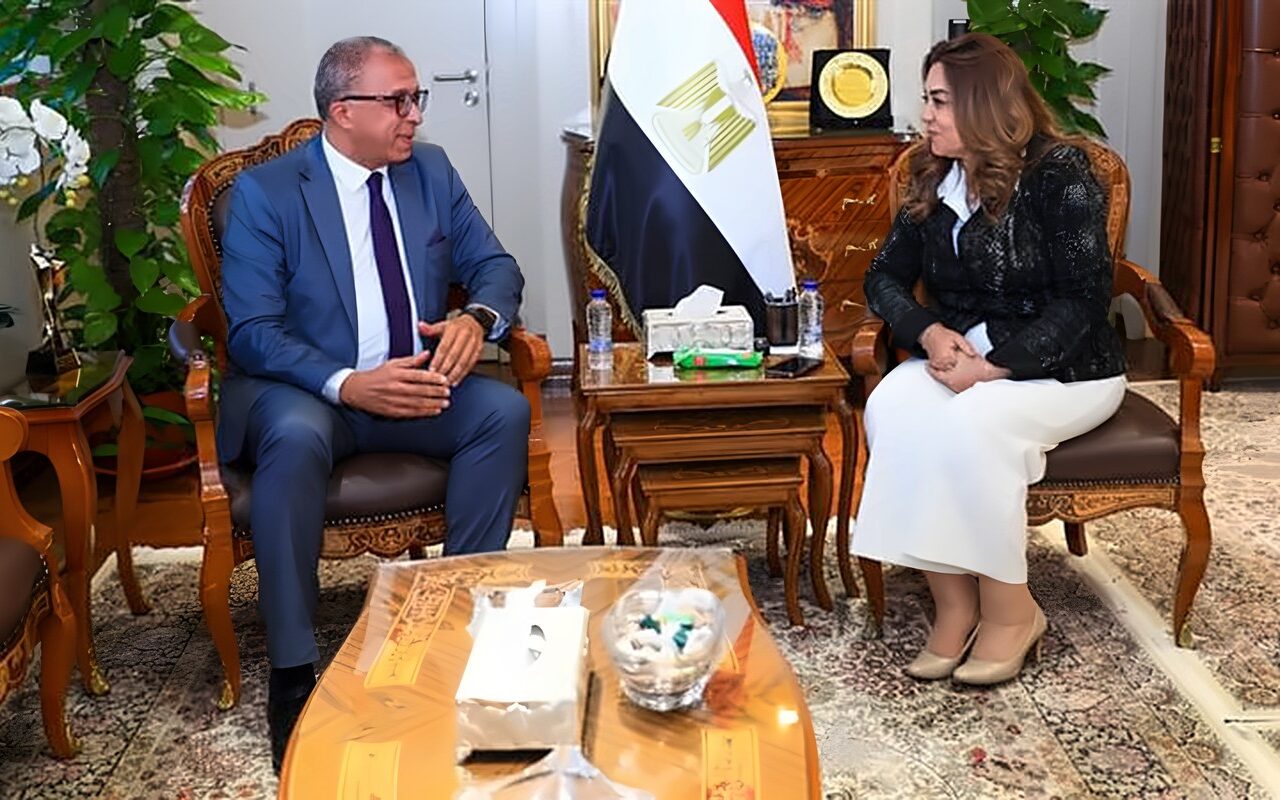 منال عوض ورئيس معهد التخطيط القومي يشهدان توقيع بروتوكول تعاون لتأهيل كوادر الإدارة المحلية