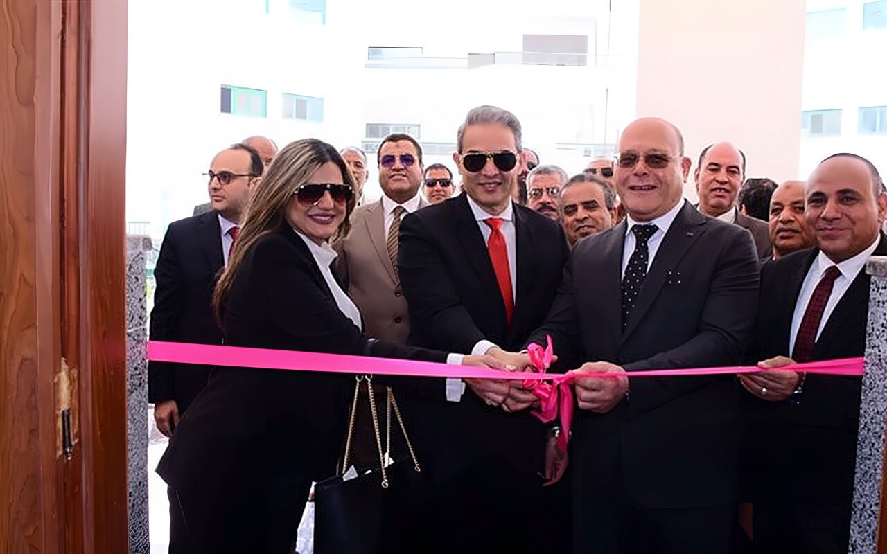رئيس جامعة سوهاج ونقيب الإعلاميين يفتتحان مركز مكافحة الشائعات