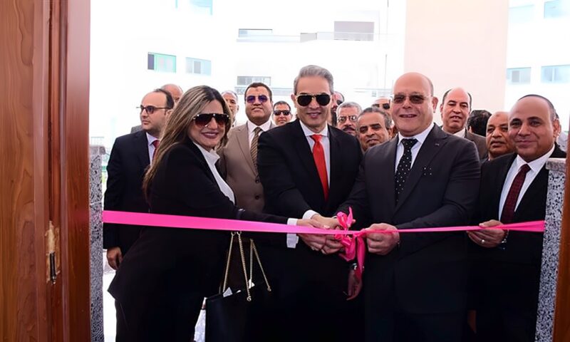 رئيس جامعة سوهاج ونقيب الإعلاميين يفتتحان مركز مكافحة الشائعات