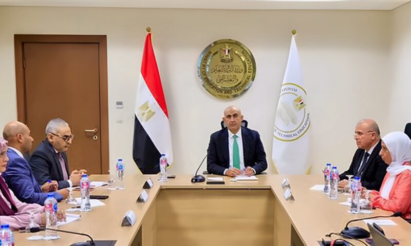 عبد اللطيف: الاستعداد لامتحانات الشهر..وتحقيق الانضباط الكامل في الامتحانات