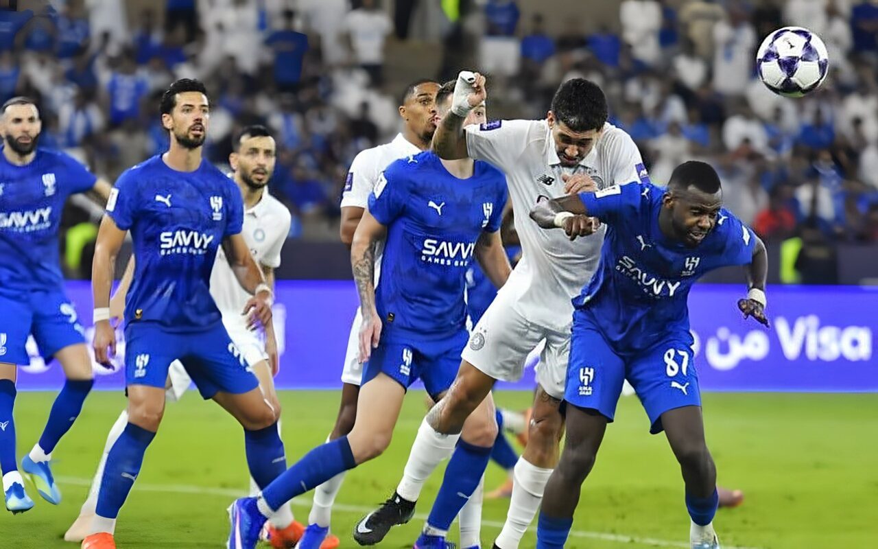 بعد 6 أشهر من الإقصاء.. الهلال يواجه مدربه السابق في لقاء السد