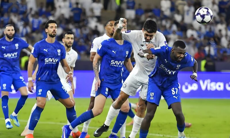 بعد 6 أشهر من الإقصاء.. الهلال يواجه مدربه السابق في لقاء السد