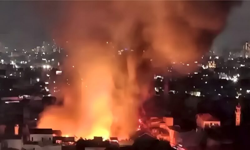 جحيم جاكرتا، حريق مرعب يلتهم 83 منزلا ويصيب المئات بإندونيسيا (فيديو)