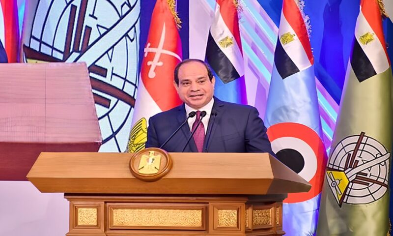 السيسي: الواجب الوطني الآن هو العمل أيضًا ومصر تواجه تحديًا تلو الآخر