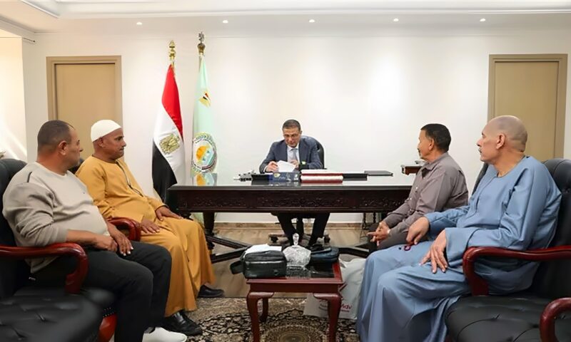 وزير الزراعة يلتقي ممثلي بعض الفلاحين بالبحيرة لمناقشة سبل تطوير الخدمات