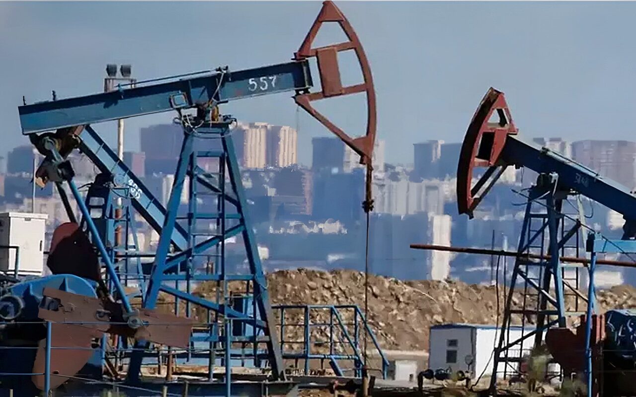 انخفاض أسعار النفط وسط ترقب الديزل الروسي وخام برنت يسجل 106.04 دولار للبرميل