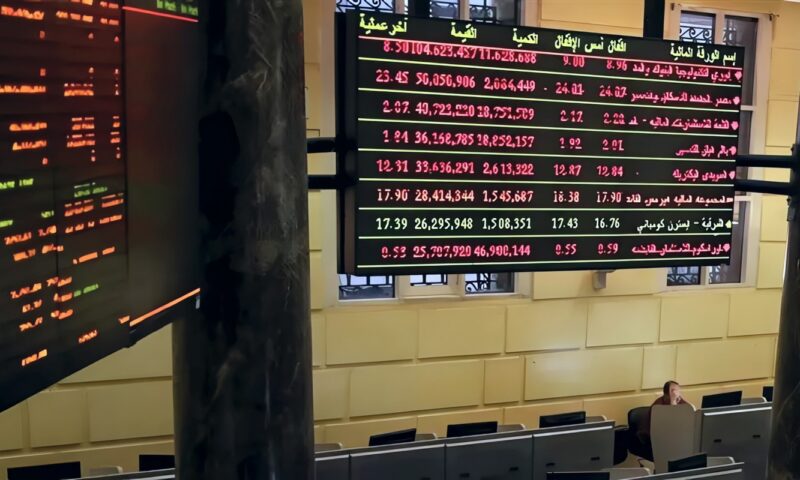 للمرة الثالثة خلال 5 سنوات، البورصة توقف التداول.. هبوط EGX 100 بنسبة 10% يعيد مشهد 2021 (تقرير)