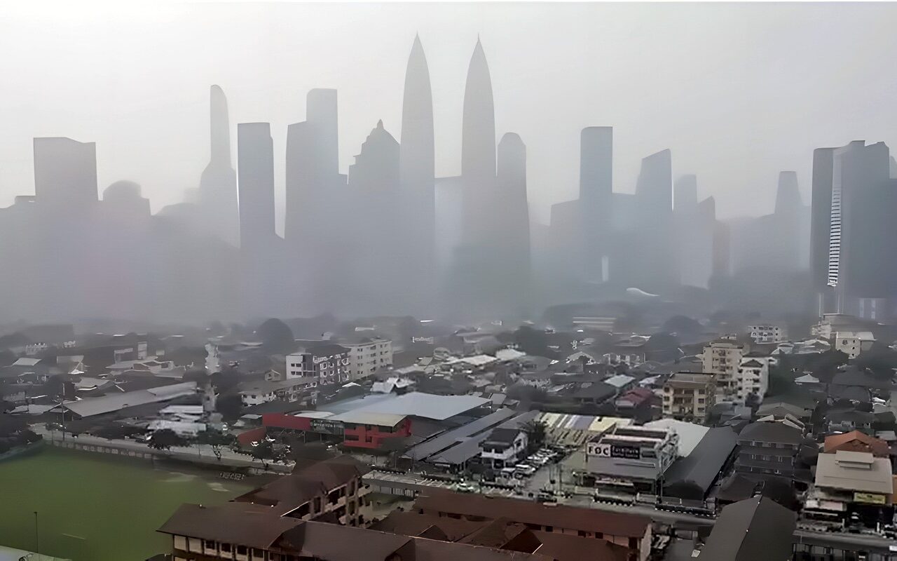 بسبب حرائق إندونيسيا، الضباب يدفع ماليزيا إلى إغلاق المدارس في عدة ولايات اليوم