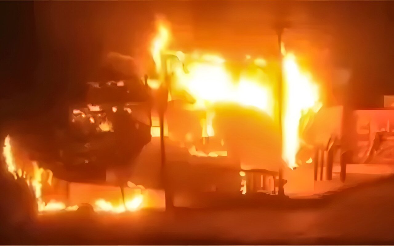 انتداب المعمل الجنائي لبيان أسباب حريق مخزن أخشاب بعزبة الزيتون في قليوب