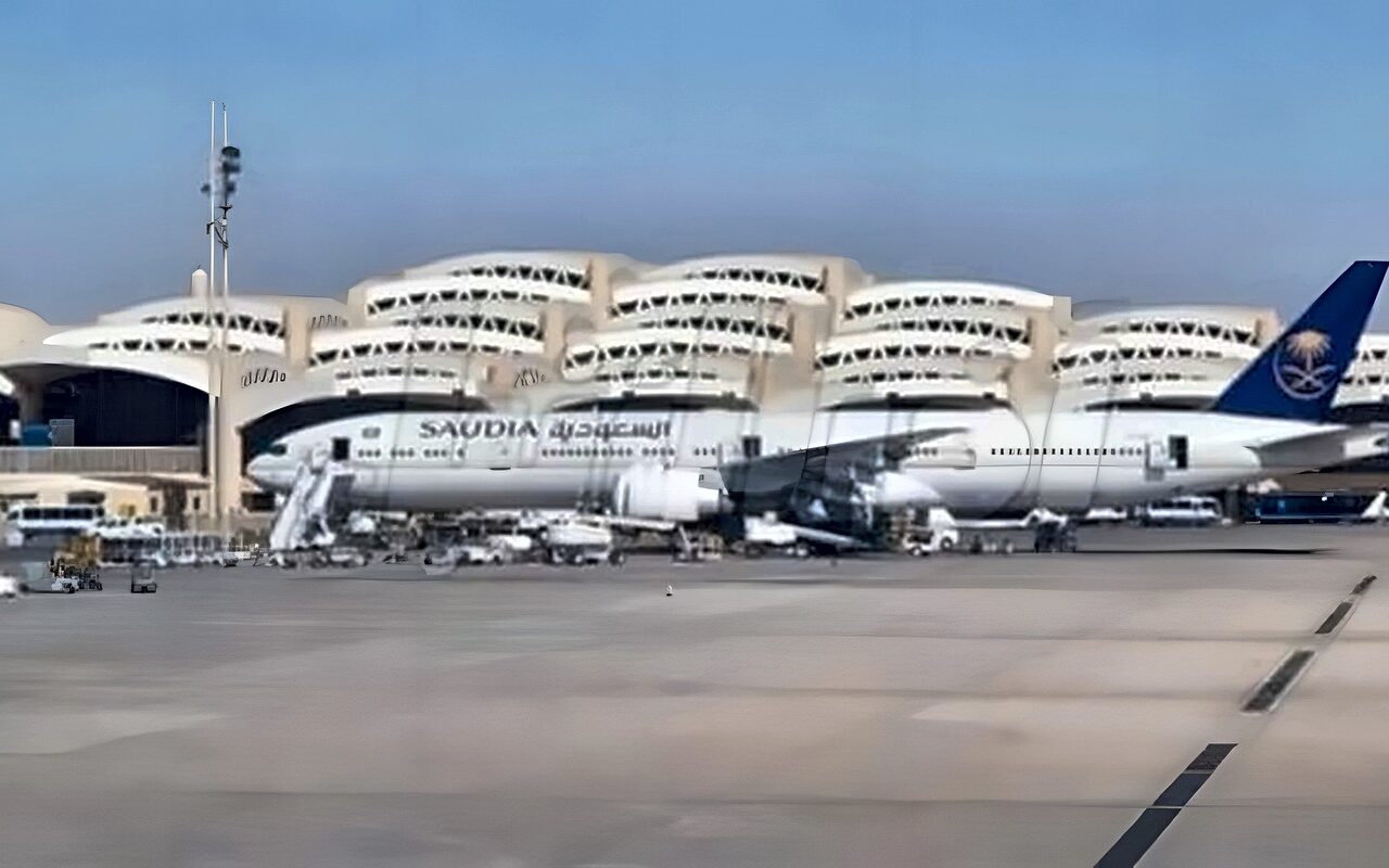 الحوثيون يعلنون شن هجوم على مطار الملك ⁠خالد الدولي في الرياض
