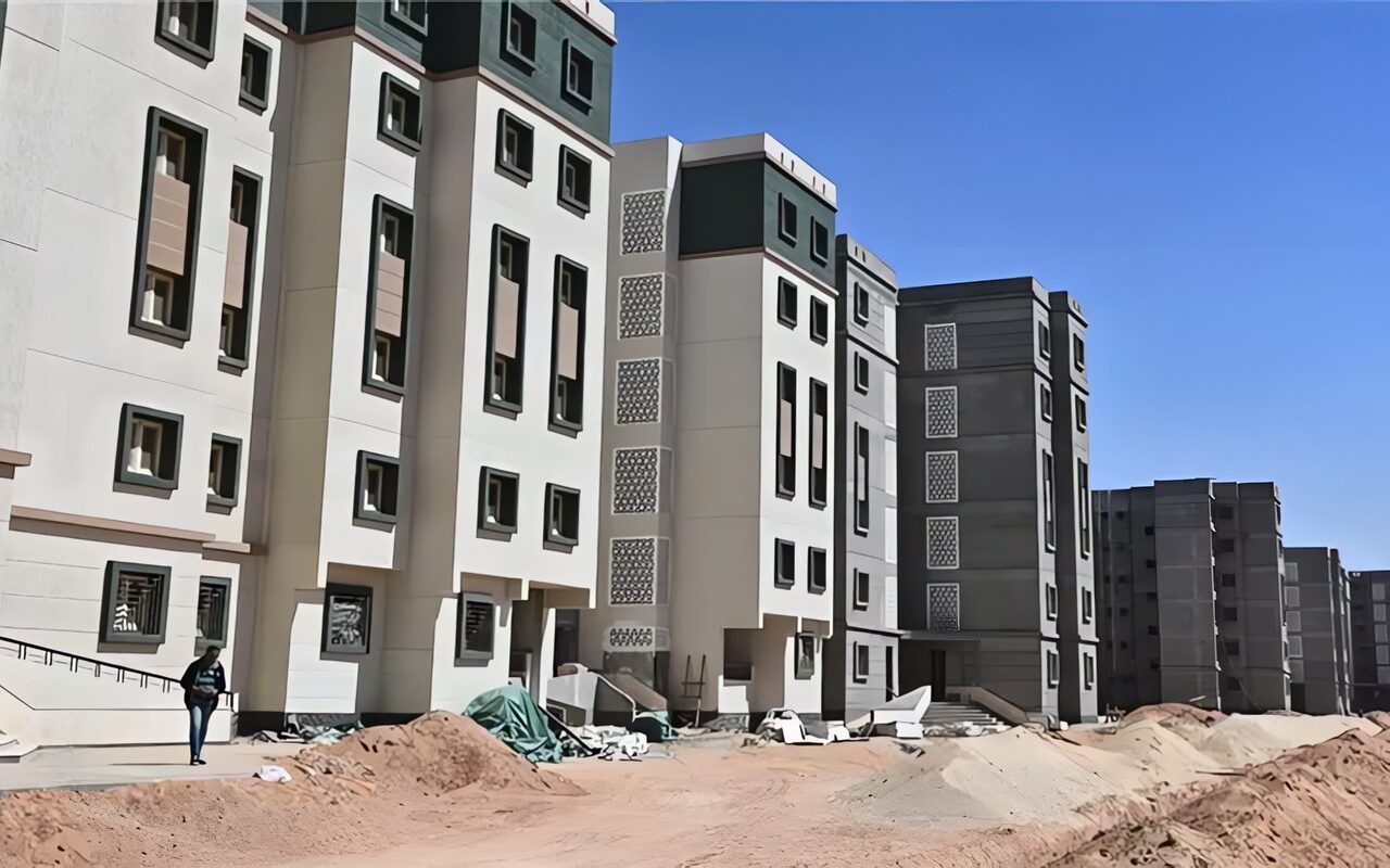 تكثيف معدلات الإنجاز بمشروعات الإسكان الأخضر والمناطق الصناعية واللوجستية بأكتوبر الجديدة