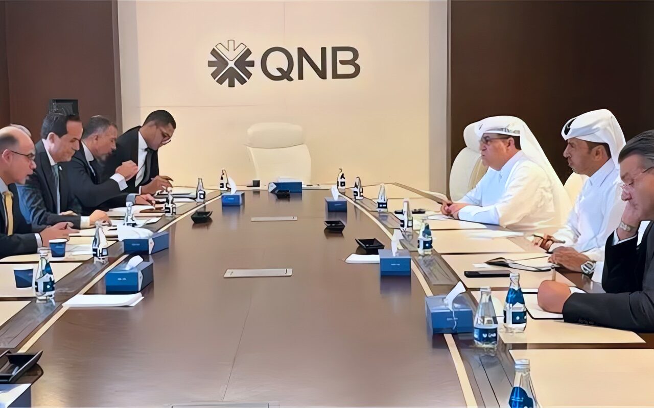 وزير الاستثمار يبحث مع الرئيس التنفيذي لمجموعة QNB تعزيز الترويج للطروحات الحكومية المصرية