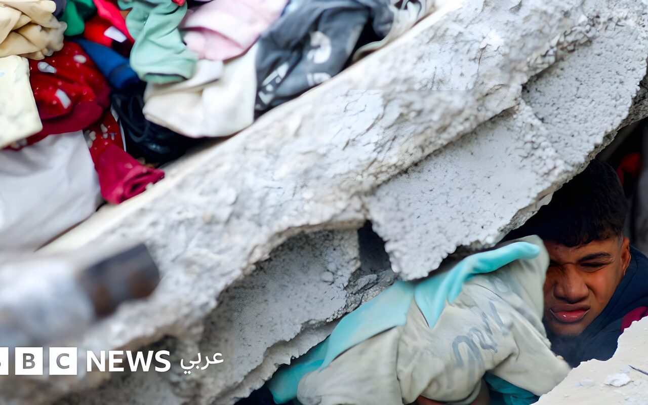 “لا خصوصية ولا سلام: هكذا تبدو الحياة بعد مرور عام على وقف إطلاق النار في غزة” – مقال في الغارديان