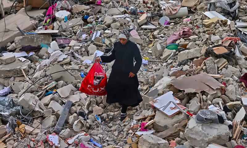 السلطات الإسرائيلية تهدم مبنى سكنيا في القدس الشرقية يؤوي نحو 70 فلسطينيا