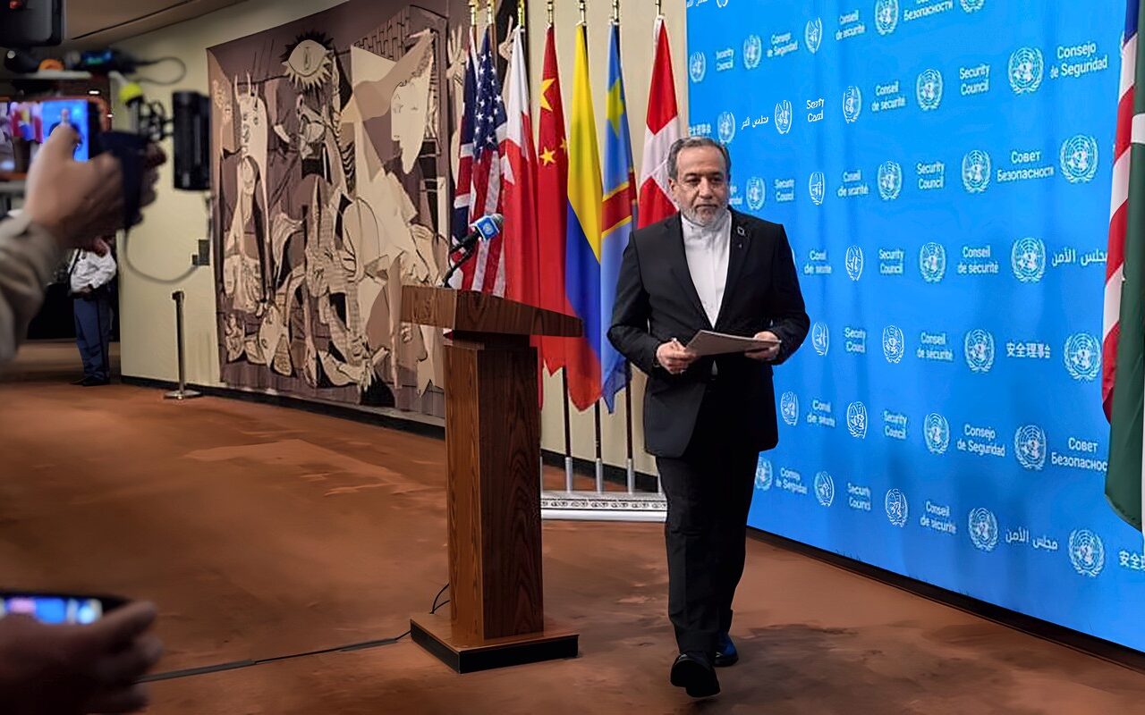 إيران تراجع الرد الأمريكي بشأن هرمز واليمن يشهد تصعيدا عسكريا واسعا