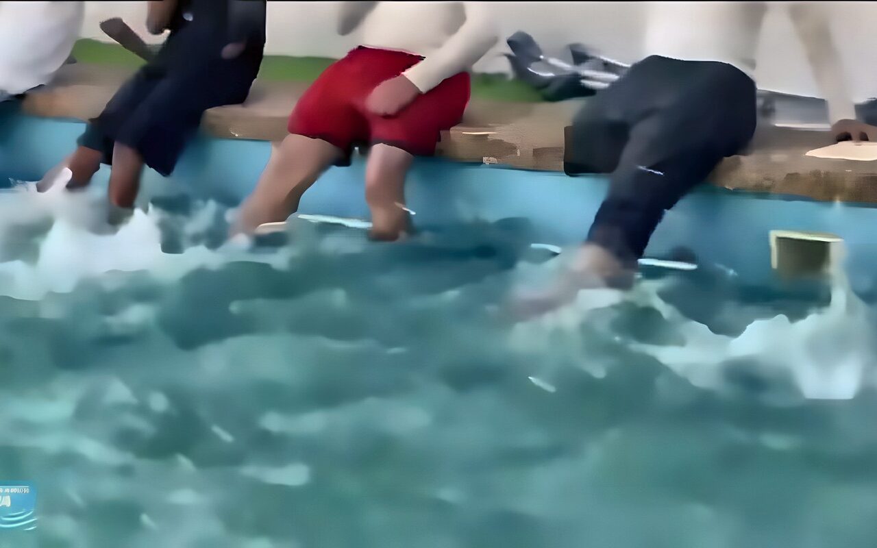 قطاع غزة: السباحة تداوي جراح الأطفال مبتوري الأطراف