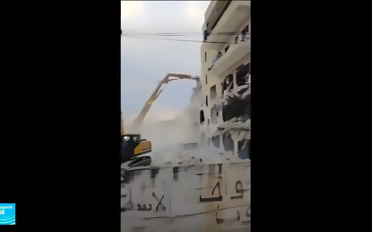 بن غفير يشرف على هدم مبنى سكني في القدس الشرقية وتشريد عشرات الفلسطينيين