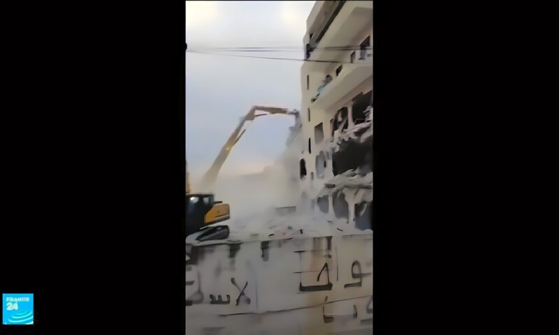 بن غفير يشرف على هدم مبنى سكني في القدس الشرقية وتشريد عشرات الفلسطينيين