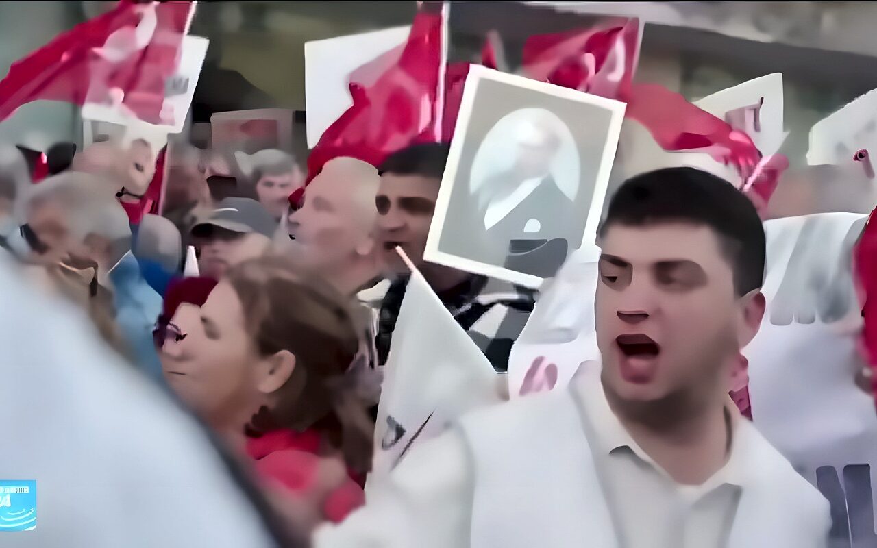 غضب في إزمير بعد انضمام رئيس بلديتها إلى حزب إردوغان الحاكم في تركيا