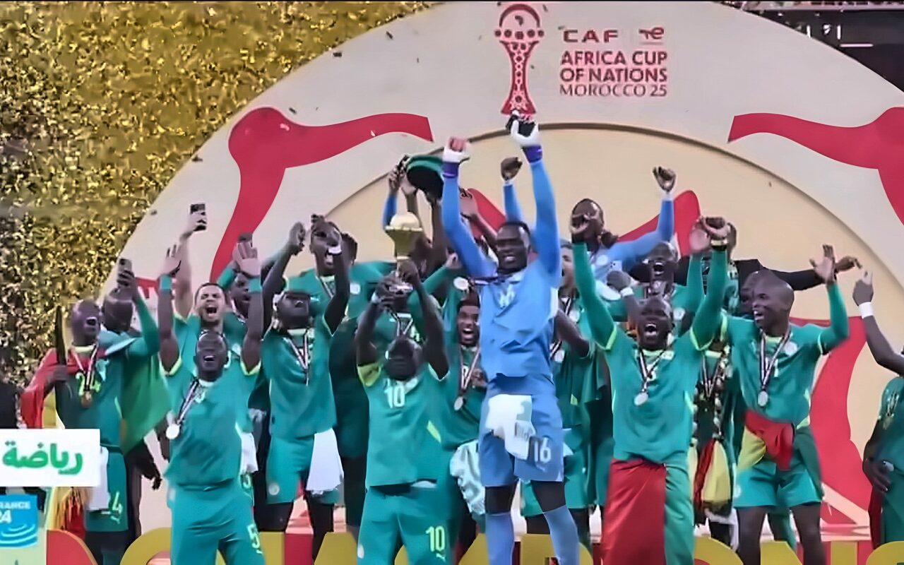 لمن ستمنح محكمة التحكيم الرياضي كأس أمم أفريقيا 2025 للمغرب أم للسنغال؟
