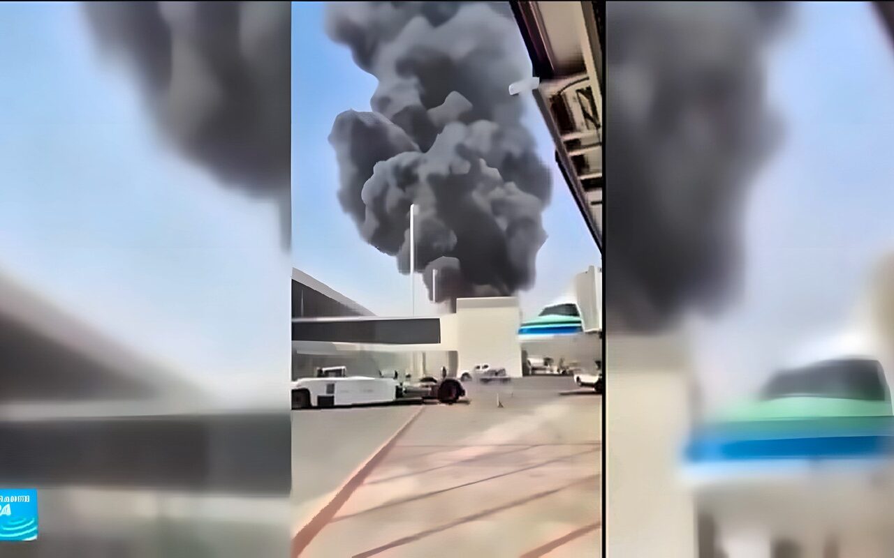 قصف مطار الرياض.. ضحايا بالعشرات ووعيد سعودي بالرد