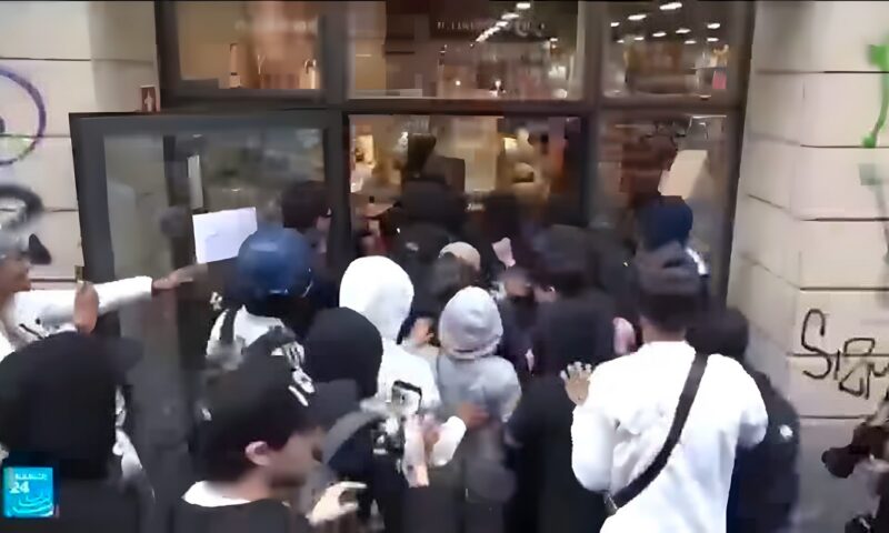 إيطاليا تحت وقع الغضب الاجتماعي.. احتجاجات غلاء المعيشة تتحول إلى أعمال عنف