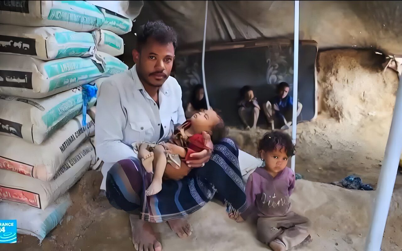 اليمن بين نيران الحرب ومأساة النزوح.. ربع مليون مشرد على وقع اشتداد المعارك
