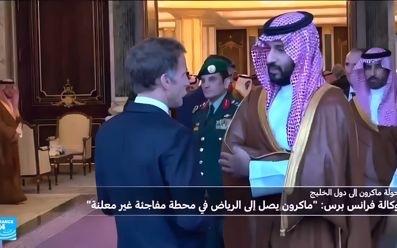 ماكرون يزور السعودية في محطة “تضامنية” مفاجئة ضمن جولته الخليجية