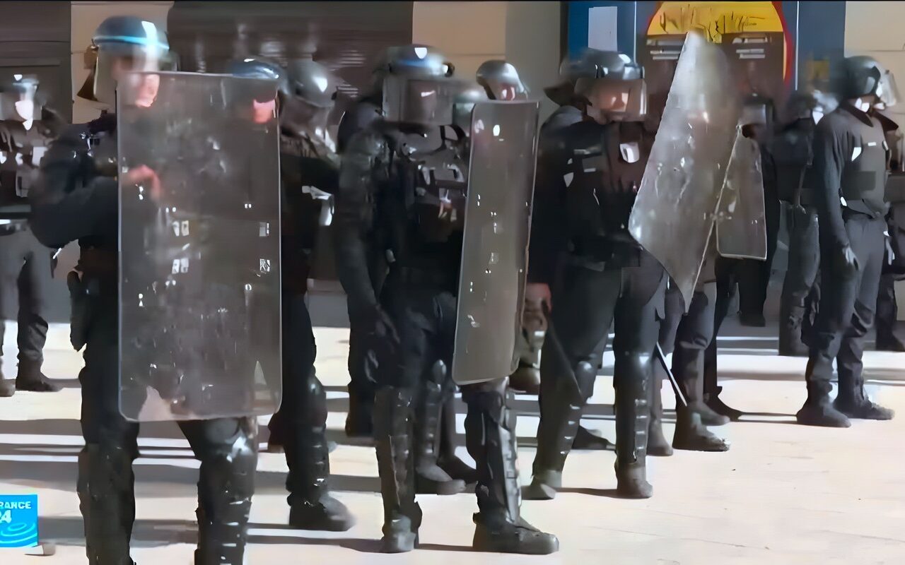 فرنسا تنشر قوات عسكرية لتعزيز الشرطة في تأهب لاحتجاجات السبت