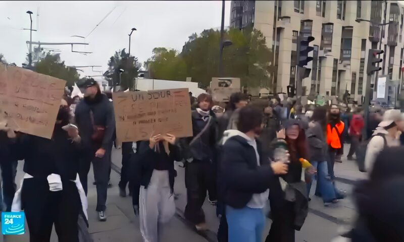 فرنسا: الحكومة بين الاستجابة للمطالب الاجتماعية وتحديات التوازنات المالية