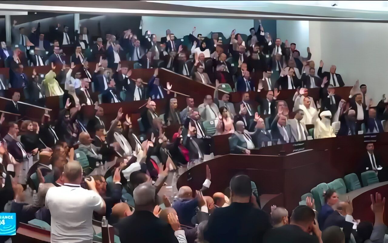 الجزائر: مجلس الأمة يوافق على إرسال قوات مسلحة للنيجر