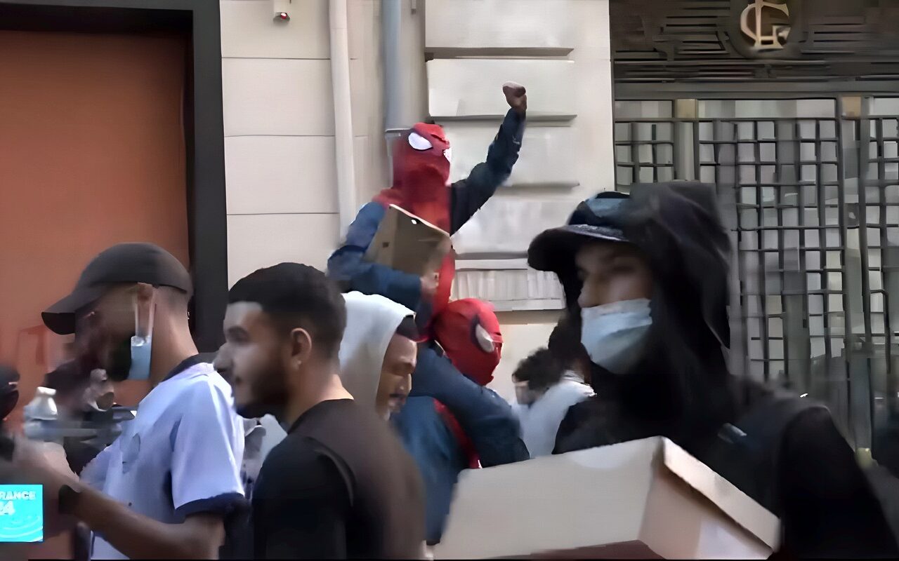 وزير الداخلية : الاحتفال بليلة الهالوين ليس مبررا لإخفاء الوجه في المظاهرات