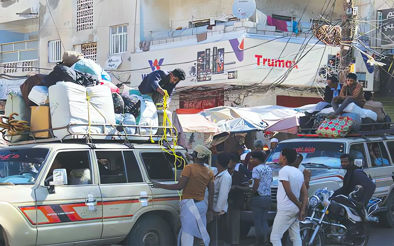 الحوثيون يستهدفون وزارة الدفاع السعودية ومطارات ومنشآت… وقوات جنوبية تسيطر على معسكر العرضي قرب باب المندب