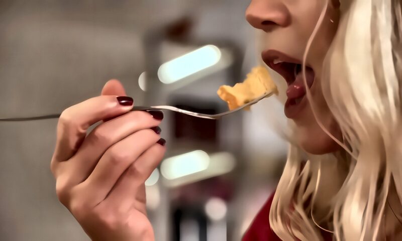 خبايا حاسة التذوق.. بعد الحلو والمالح والمرّ، كم مذاقا تم اكتشافه حتى الآن؟