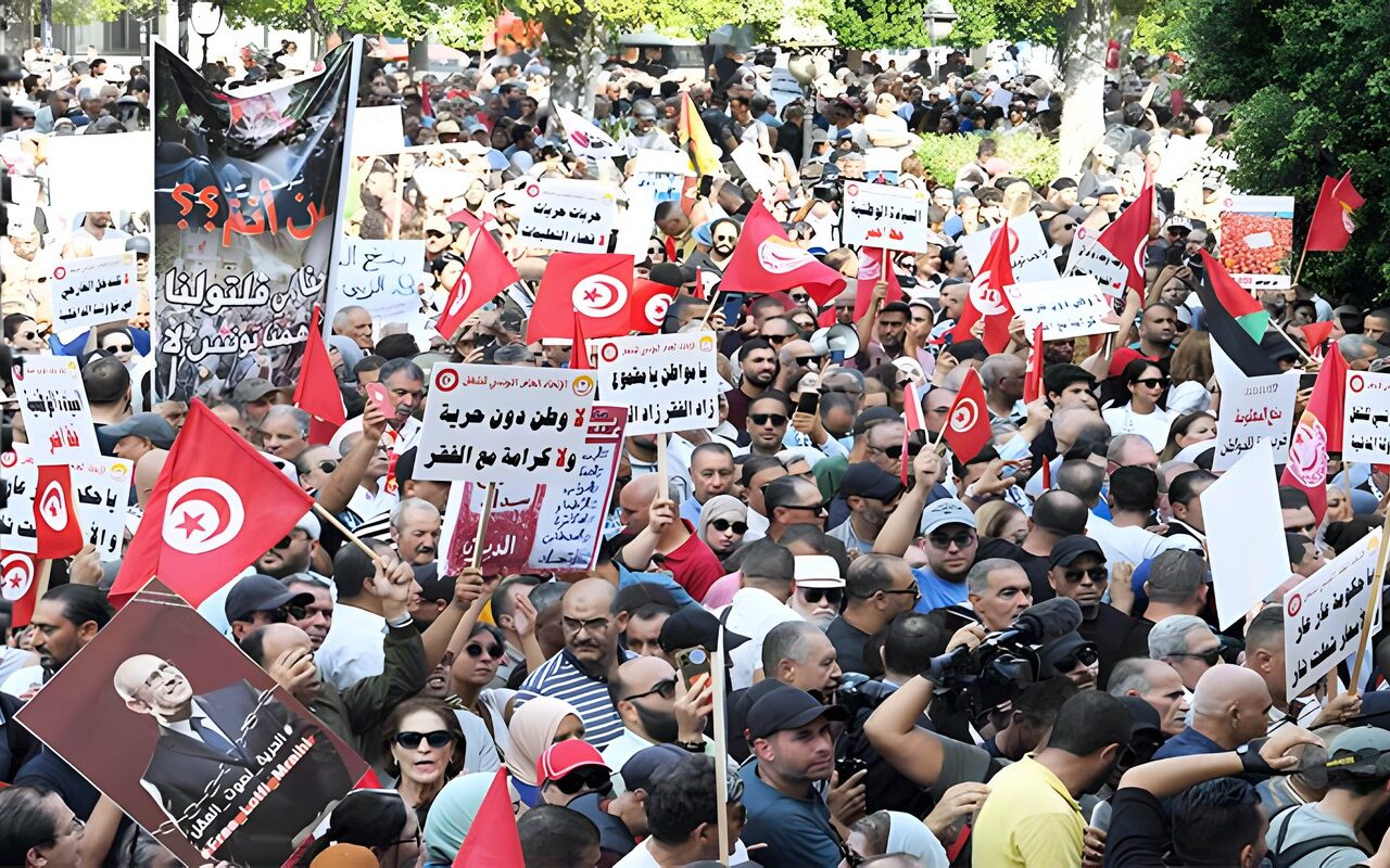 وفاة «الإعلام العمومي» في تونس