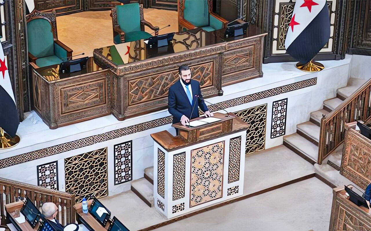 تعديلات مرتقبة لمسؤولين سوريين… ونائب يرجع السبب لضعف الأداء واللغة الاستعلائية