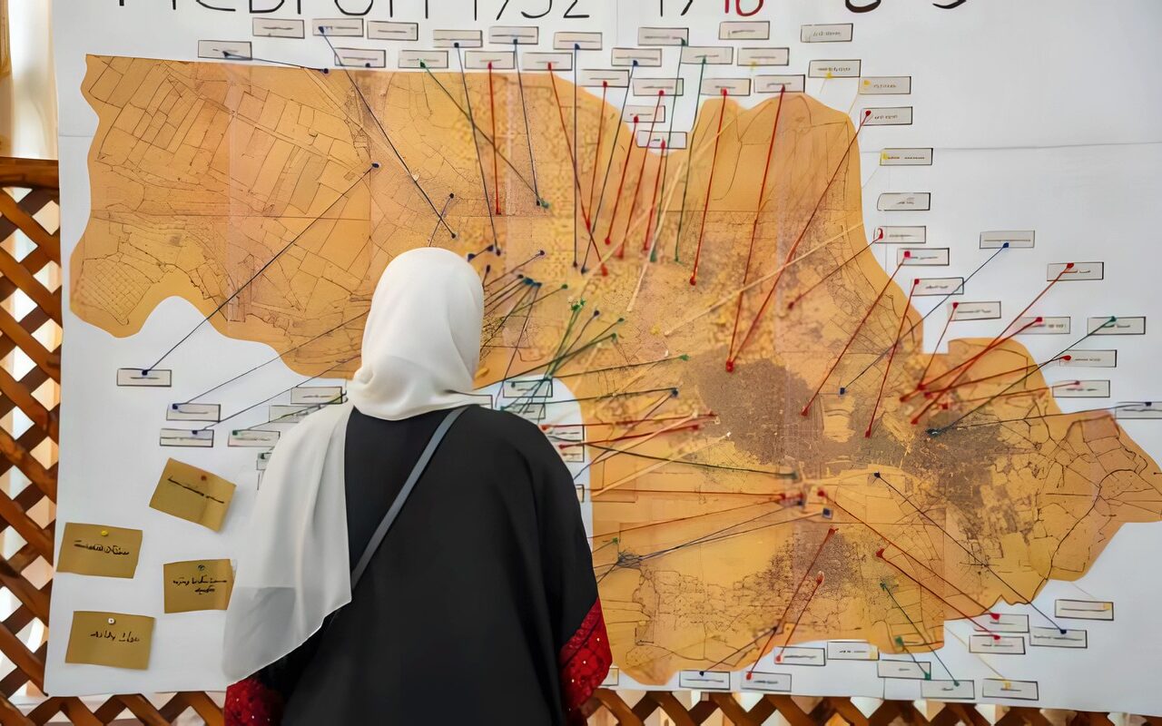 في الخليل أرشيف الناس يفكك عزلة المدينة المتخيلة