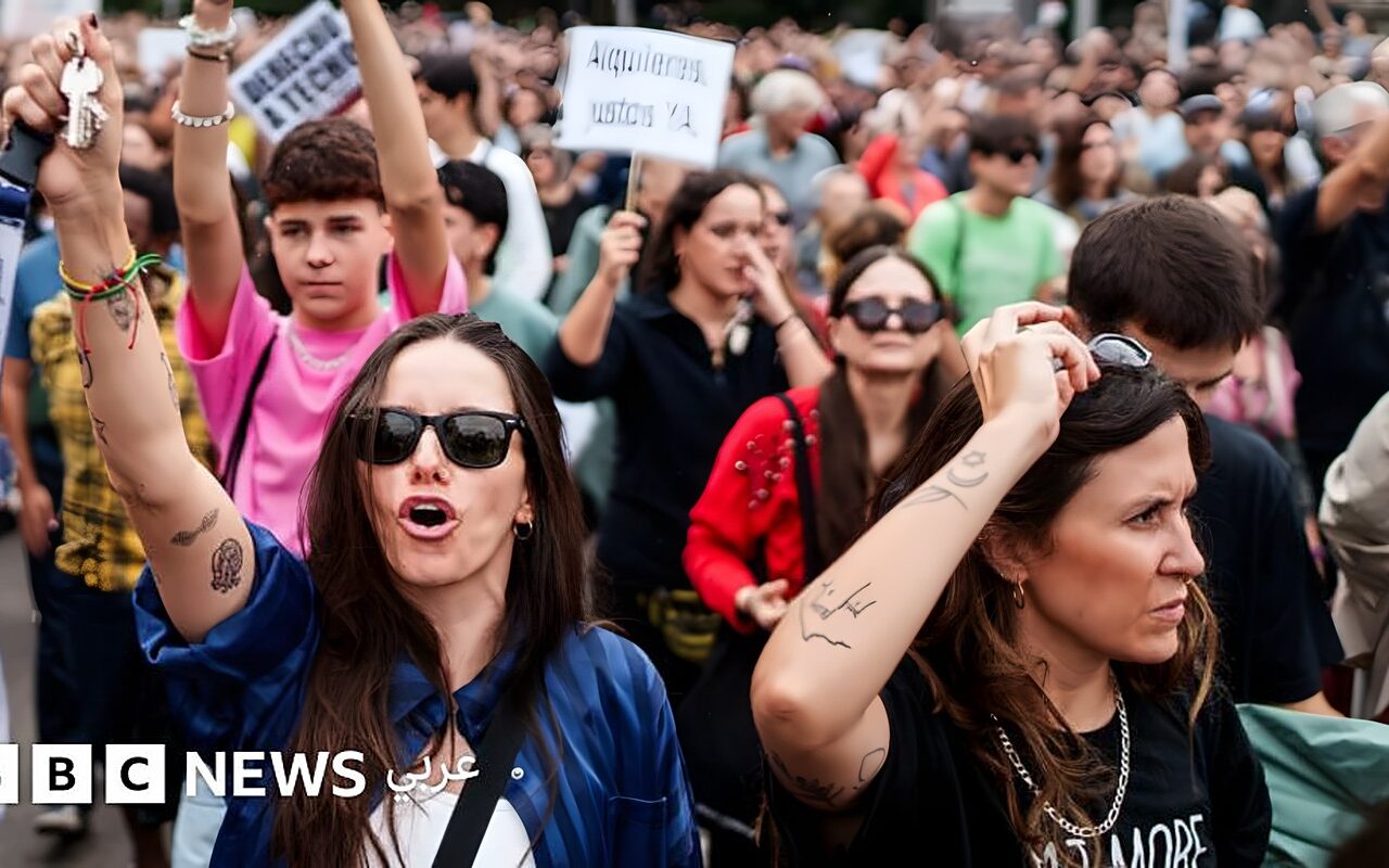 محتجون في أنحاء إسبانيا للمطالبة بمعالجة أزمة السكن