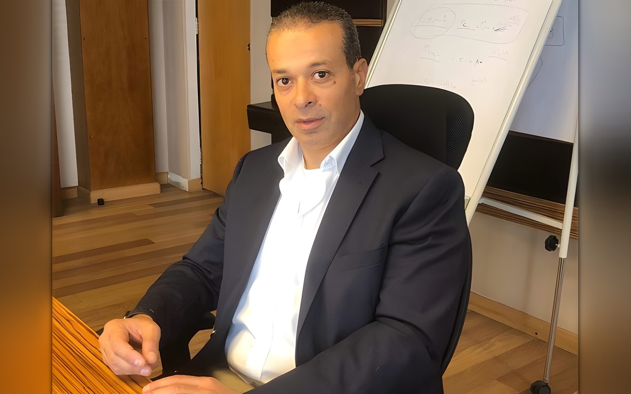 أحمد أبو حسين: تخارج الأجانب وارتفاع الدولار يزيدان الضغوط البيعية بالبورصة المصرية