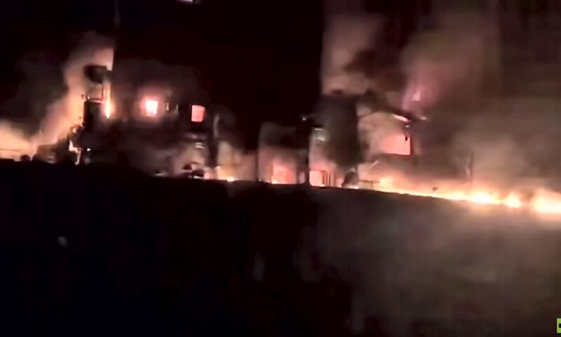 الحرس الثوري الإيراني: انفجار في ناقلة نفط عملاقة بعد اصطدامها بلغم بحري في مضيق هرمز