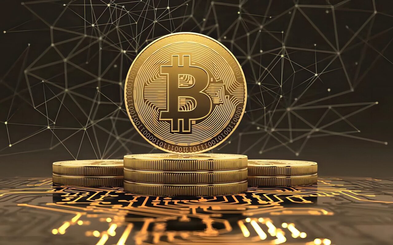 البيتكوين تنخفض 4% بعد اختراق منصة بينانس