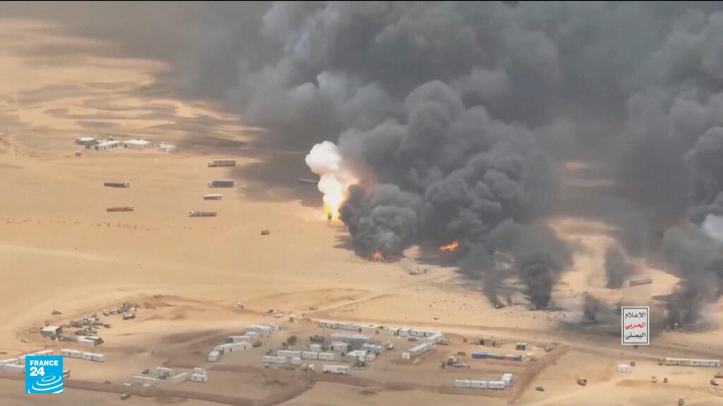 مباشر: التحالف بقيادة السعودية يعلن مقتل طيارين بعد تحطم مروحية قرب الحدود مع اليمن